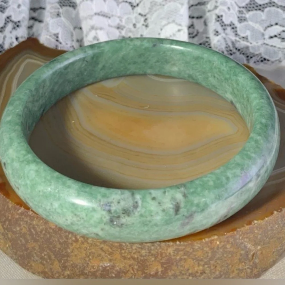 NATURAL JADE VINTAGE BANGLE BRACELET